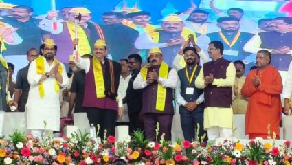 Devendra Fadnavis: मराठा आणि OBC आरक्षणावरून मुख्यमंत्र्यांची स्पष्ट भूमिका; “कोणाच्याही ताटातील काढून दुसऱ्याला देणार नाही”