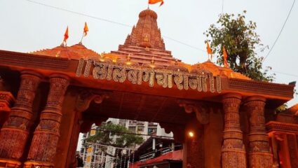 लालबाग राजाच्या प्रवेशद्वाराजवळ मोठा अपघात, भरधाव वाहनानं दोन चिमुकल्यांना चिरडलं, 2 वर्षीय चिमुकलीचा मृत्यू तर एक जखमी