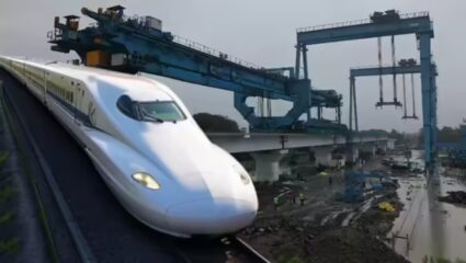 Mumbai ahmedabad Bullet Train प्रकल्पासंदर्भात मोठी अपडेट, पहिला प्री-स्ट्रेस्ड काँक्रीट बॉक्स गर्डर यशस्वीरित्या लाँच