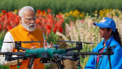 Namo Drone Didi Yojana : आता ड्रोन उडवणार महिला, मोदी सरकार देणार पूर्ण प्रशिक्षण व आर्थिक मदत; ‘अशा’ प्रकारे मिळेल योजनेचा लाभ