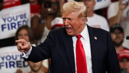 Trump News : अमेरिकन अधिकारी आणि डोनाल्ड ट्रम्पमध्ये मतभेद; रागाच्या भरात आणीबाणी लागू करण्याची दिली धमकी
