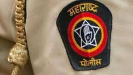 Dhule News: मद्यधुंद अवस्थेत पोलिसांच्या गाडीला धडक, एवढेच नाही तर भर दिवसा २ पोलिसांना मारहाण केली