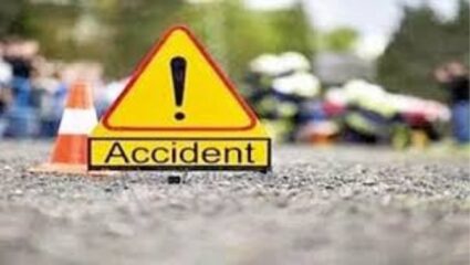 Nanded News: नांदेडमध्ये भीषण अपघात, ३ जणांचा जागीच मृत्यू; उभ्या असलेल्या ट्रकला कारने दिली धडक