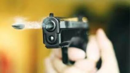 सोलापुरात पुन्हा हिंसाचार! ‘एकच बैठक’ लावण्यावरून वाद आणि थेट कला केंद्राबाहेर गोळीबार