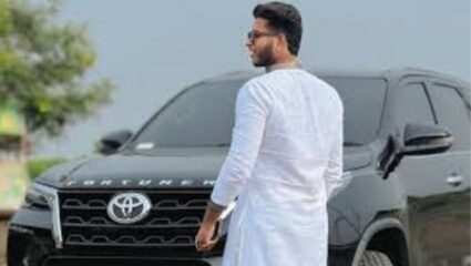 Pune Accident : पुणे-सोलापूर महामार्गावर रीलस्टार प्रतीक शिंदेचा अपघात, भरधाव फॉर्च्युनरची क्रेटाला धडक; तीन गाड्यांचे नुकसान