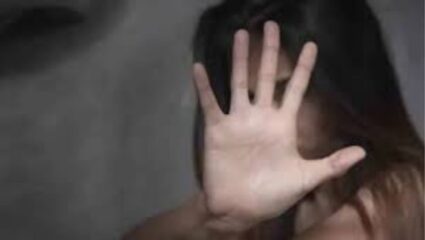 धक्कादायक ! लग्नाचे आमिष दाखवून अल्पवयीन मुलीवर वारंवार अत्याचार; पोटात दुखतंय म्हणून दवाखान्यात गेली अन्…