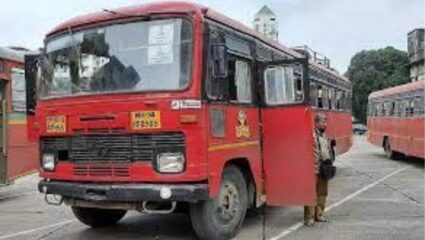 Gadchiroli: “दुचाकी बाजूला घे” म्हणणं महागात पडलं; दुचाकीस्वराने रस्त्यातच बस अडवली, थेट बसचालकाचे डोकेच फोडले