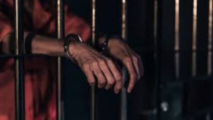 मैत्रिणींसाठी ‘तो’ बनला चोर; एक-दोन नाहीतर तब्बल 9 ठिकाणी घरफोडी, दुचाकीवर फिरला अन्…