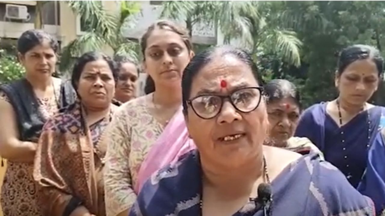 Dhule No Roads No Sewers For 25 Years Citizens Of Gulmohar Society In Dhule Are Desperate