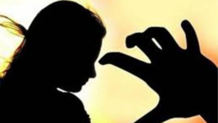 संतापजनक! “लग्न करीन” म्हणून मैत्रिणीला लॉजवर नेलं, शरीर संबंधाची मागणी केली, नकार देताच…