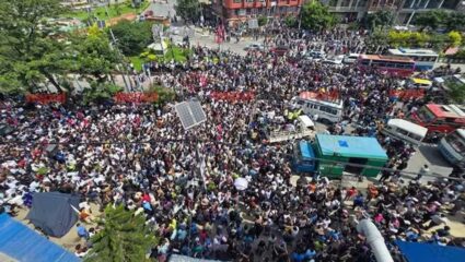 Nepal Protest Gen Z : नेपाळमध्ये सोशल मिडिया बंदीवरून राडा, आतापर्यंत 5 आंदोलकांचा मृत्यू