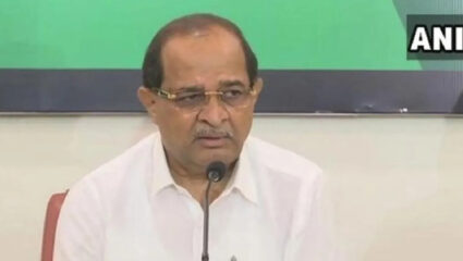Maratha Reservation: “जीआरबाबत ज्यांना शंका त्यांनी…”; जरांगे पाटलांच्या भेटीदरम्यान काय म्हणाले विखे पाटील?