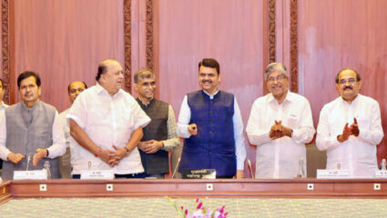 Devendra Fadnavis: “शिष्यवृत्ती वितरण ‘ऑटो सिस्टिम’वर होण्यासाठी…”; मुख्यमंत्री देवेंद्र फडणवीस