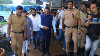 Swargate Case: “दोषी अधिकाऱ्यांची त्याच ठिकाणी नियुक्ती…”; स्वारगेट प्रकरणात सरनाईकांना वरिष्ठांना फटकारले