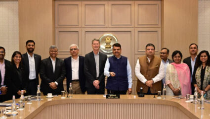 Devendra Fadnavis: “राज्याच्या प्रगतीमध्ये ॲमेझॉन कंपनीची…”; मुख्यमंत्री फडणवीसांनी व्यक्त केला विश्वास