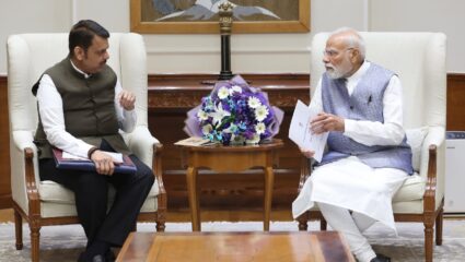 Devendra Fadnavis: हवालदिल बळीराजाला केंद्र मदत करणार; फडणवीस-मोदी भेटीत नेमके काय घडले?