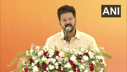 TVK Vijay Breaking: करूर घटनेवर विजयची पहिली प्रतिक्रिया; म्हणाला, “मी त्यांना सोडून…”