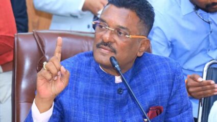 आता ॲप-आधारित वाहनाद्वारे प्रवाशांची होणारी लूट थांबणार, प्रताप सरनाईक यांनी दिला कारवाईचा इशारा