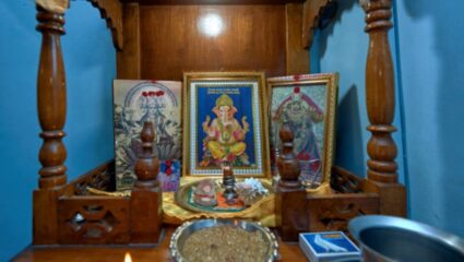 Vastu Tips: पूजा करताना होणाऱ्या चुका कशा टाळाव्यात, जाणून घ्या वास्तूचे उपाय