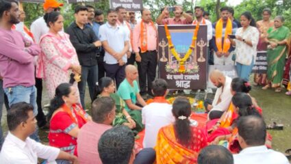 Thane News : ऐकावं ते नवलच ! चक्क पाण्याच्या टाकीचं घातलं श्राद्ध ; शहरातील पाणीटंचाईच्या समस्येविरोधात अजब आंदोलन