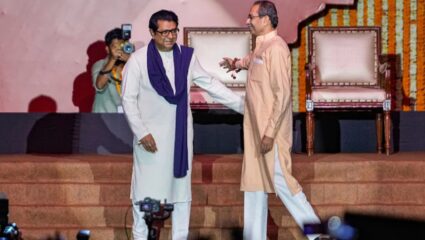 Shivsena UBT-MNS : 50-50 की 60-40? शिवसेना-मनसे युतीत जागा वाटप फॉर्म्युला ठरला, मुंबईत कोण किती जागा लढणार ?