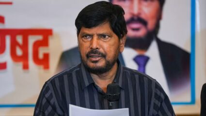 Ramdas Athawale: ‘गरबा कार्यक्रमात फक्त हिंदूंना प्रवेश’, विश्व हिंदू परिषदेच्या भूमिकेवर आठवलेंचा जोरदार आक्षेप; म्हणाले…