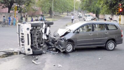 वाढते रस्ते अपघात ठरतायेत जीवघेणे; यावर नियमित उपाय करणं आहे गरजेचे