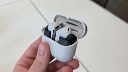 Samsung Galaxy Buds 3 FE: गाणी ऐकण्याची मजा आणखी वाढणार! Samsung च्या नव्या ईयरबड्सची भारतात एंट्री, Galaxy AI फीचर्सने सुसज्ज