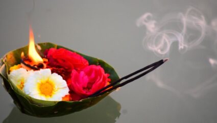 Sarvapitri Amavasya: सर्वपित्री अमावस्येला पूर्वजांसाठी दिवे दान करण्यामागे काय आहे महत्त्व, जाणून घ्या पद्धत