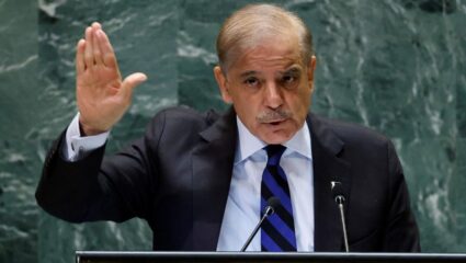 Kashmir At UN : ‘7 भारतीय विमाने पाडली…’; UNGA मध्ये शाहबाज शरीफचे भारताविरुद्ध पुन्हा आक्षेपार्ह आणि खोटे दावे