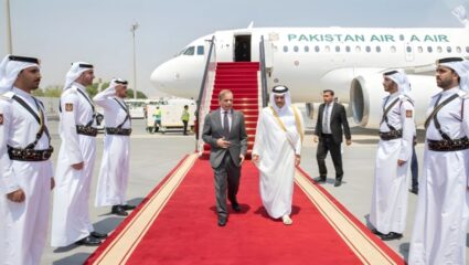 Shahbaz In Doha : इस्रायली हवाई हल्ल्यानंतर दोहाला पोहोचले शाहबाज; पाकिस्तान-कतार संबंधांबाबत ‘मोठी’ घोषणा