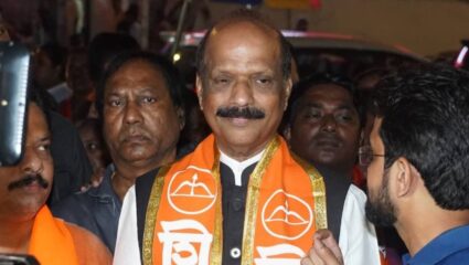 Maharashtra Politics : मी आमदार नसलो तरी 20 कोटी…; शिंदे गटाच्या आमदाराने मारली स्वतःची फुशारकी, ठाकरे गटाने घेतले फैलावर