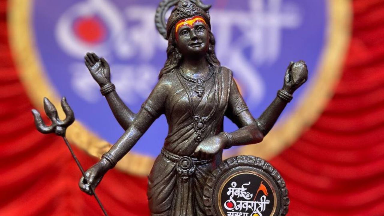 जे मंडळ नवरात्रीत विविध उपक्रम राबवतात. त्यांचा सन्मान सुद्धा  'मुंबईची नवरात्री' संस्थेकडून केला जातो. यामुळे मंडळांना उत्तमोत्तम कार्य करण्याचे प्रोत्साहन मिळते. 