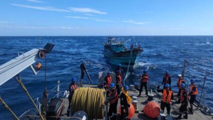 Maritime Dispute : जाफना समुद्रात तणाव; श्रीलंकेच्या नौदलाने 12 भारतीय मच्छिमारांना केली अटक आणि बोटही केली जप्त