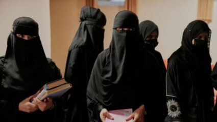 तालिबानने केला महिलांचा आवाज बंद! अफगाण विद्यापीठातून स्रियांनी लिहिलेली पुस्तके न शिकवण्याचा फतवा जारी