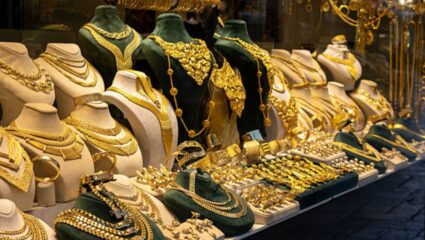 Todays Gold-Silver Price: सोनं-चांदी झाली स्वस्त! ज्वेलर्सचे दुकान झाले गजबजलेले, हीच आहे खरेदीसाठी योग्य वेळ