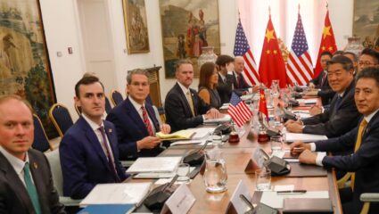 USA China Deal: ट्रम्प यांनी शेवटच्या क्षणी ‘ड्रॅगन’ सोबत केला ‘खास करार’; टॅरिफ डेडलाईनपूर्वीच अमेरिका-चीन संगनमत