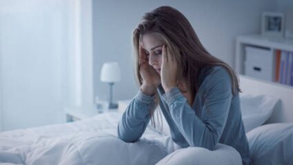 ६ तासांपेक्षा कमी वेळ झोपल्यामुळे आरोग्यावर दिसून येतात ‘हे’ गंभीर परिणाम, मेंदूच्या कार्यात होईल बिघाड