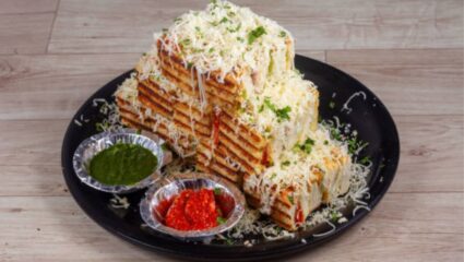 रविवार होईल आणखीनच स्पेशल! घाईगडबडीच्या वेळी झटपट बनवा Cheese Potato Toast Sandwich, लहान मुलांसह मोठ्यांनीही आवडेल