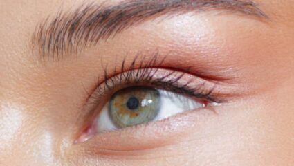 डोळे कायमच थकल्यासारखे-ताणल्यासारखे वाटते? मग स्वयंपाक घरातील ‘या’ पदार्थांचा करा वापर, डोळे होतील टवटवीत