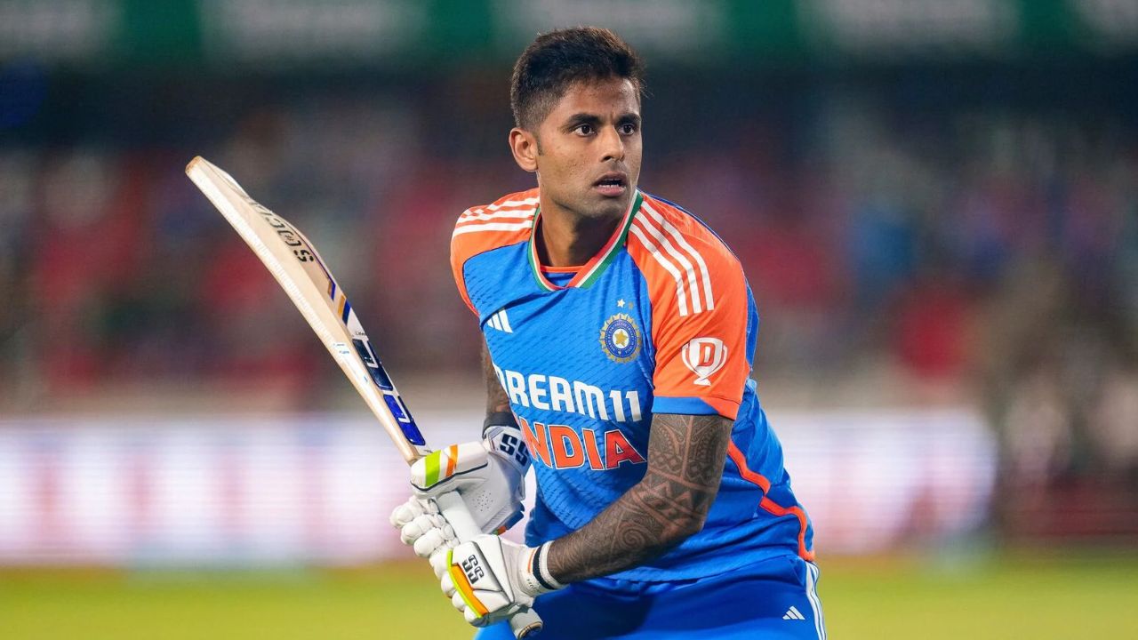 कर्णधार सूर्यकुमार यादवसाठी आशिया कप ही स्पर्धा खूप  महत्त्वाची असणार आहे. त्याचे कारण म्हणजे ही स्पर्धा टी20 वर्ल्डकप स्पर्धेआधीची सराव परीक्षा असणार आहे. आयपीएलमध्ये सूर्याने जबरदस्त कामगिरी केली होती आता तेच्याकडून त्याच कामगिरीची अपेक्षा असणार आहे. 
