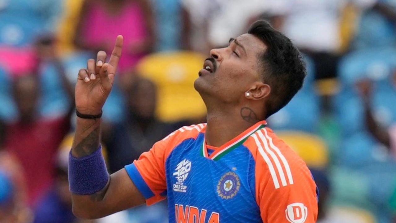कार्तिकच्या मते, भारतीय संघ यावेळी विजेतेपदाचा मुख्य दावेदार असणार आहे. क्रीडारसिक आणि तज्ज्ञांचं मत भारतीय संघ जेतेपद मिळवेल असे म्हटले जात आहे. एखादा  मोठा उलटफेर झाला तरंच ही भविष्य खोट ठरू शकतं.
