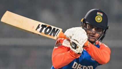 Asia cup 2025 : UAE विरुद्धच्या सामन्यापूर्वी अभिषेक शर्माने फोडली ‘डरकाळी’; केली षटकरांची आतिषबाजी..