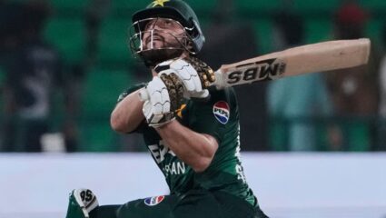 Pakistan vs Oman : पाकिस्तानचे ओमानसमोर 160 धावांचे लक्ष्य; आगा आर्मीला नवख्या गोलंदाजांनी रडवले