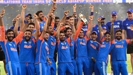 Asia Cup 2025 Final : टीम इंडियाचे खेळाडू मालामाल! बीसीसीआयकडून २०४ कोटी रुपयांच्या बक्षिसांचा वर्षाव; वाचा सविस्तर 