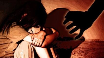 Madhya Pradesh Crime: माणुसकीला काळीमा! नवरात्रीत 8 वर्षांच्या चिमुकलीवर ‘काका’नेच केला बलात्कार, रक्ताचे डाग पाहून…