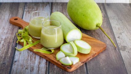 ‘या’ लोकांनी आहारात अजिबात करू नका दुधी भोपळ्याचे सेवन, आतड्यांमध्ये तयार होईल विष