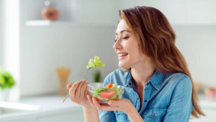 वयाच्या तिशीनंतर प्रत्येक महिलेने आहारात करावा ‘या’ पदार्थांचा समावेश! कॅन्सर, हार्ट अटॅकचा धोका होईल कायमच गायब