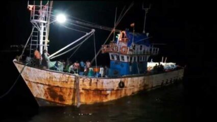 Fishermen In Maharashtra: महाराष्ट्राच्या सागरी संपत्तीवर चीन, गुजरातचा डल्ला; अरबी समुद्राची लूटमार कोण करतयं?