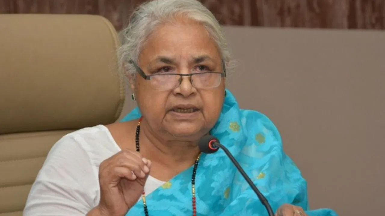 2009 मध्ये, त्यांना नेपाळच्या सर्वोच्च न्यायालयात तदर्थ न्यायाधीश म्हणून नियुक्त करण्यात आले. 2016 मध्ये, त्या त्यांच्या देशाच्या सरन्यायाधीश झाल्या आणि 07 जून 2017 पर्यंत या पदावर राहिल्या. बिराटनगरच्या कार्की कुटुंबातील सुशीला कार्की या त्यांच्या पालकांच्या सात मुलांपैकी सर्वात मोठ्या आहेत. 